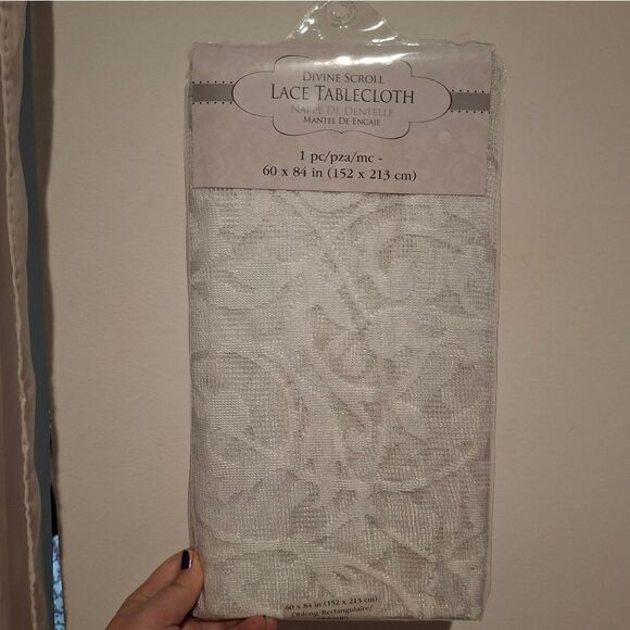 Divine Scroll Lace Tablecloth - Picture 1 of 6